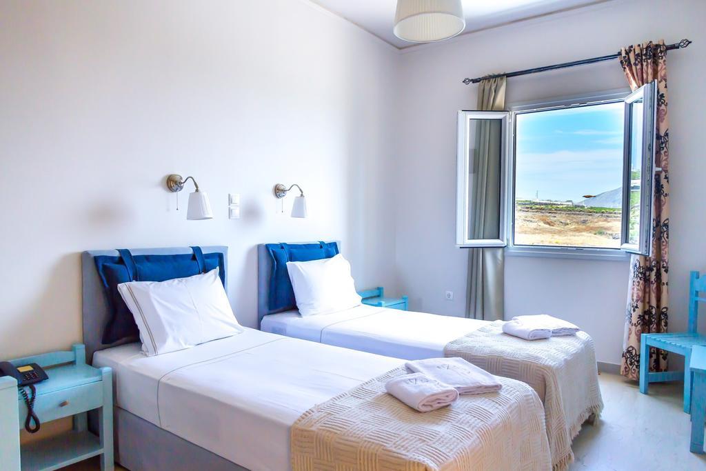 Zorbas Hotel Santorini Pyrgos Kallistis Room photo